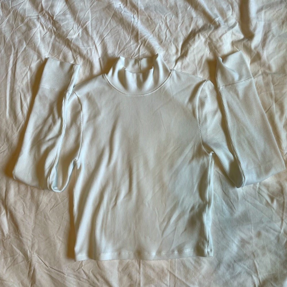 Large American Eagle White Cropped Turtleneck Worn Once